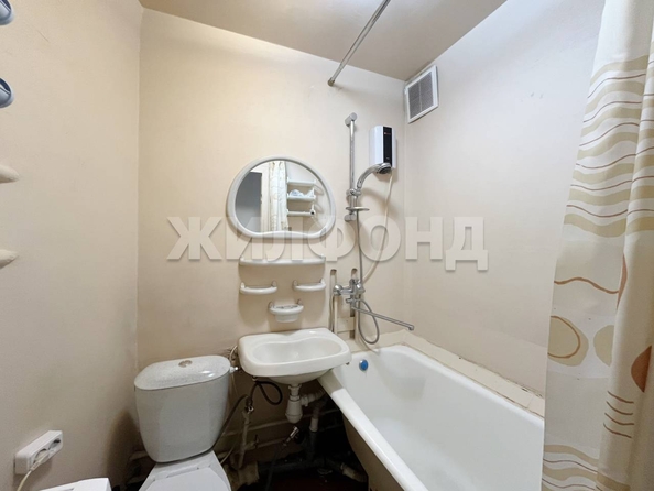 
   Продам 1-комнатную, 30 м², Адриена Лежена ул, 7/1

. Фото 11.