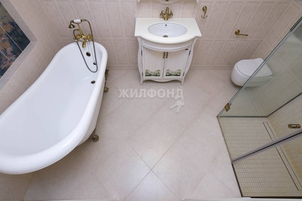 
   Продам 3-комнатную, 70.2 м², Сухарная ул, 109

. Фото 16.