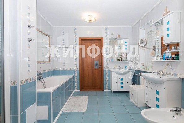 
   Продам дом, 293.3 м², Новосибирск

. Фото 7.