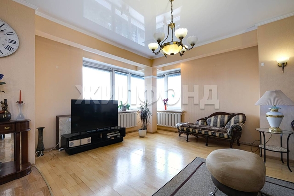 
   Продам 3-комнатную, 117.2 м², Октябрьская ул, 81

. Фото 8.