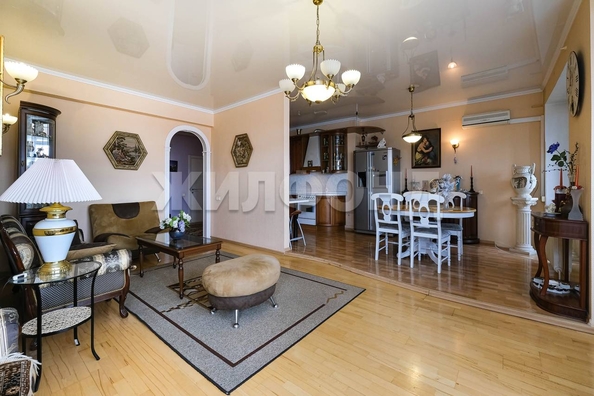 
   Продам 3-комнатную, 117.2 м², Октябрьская ул, 81

. Фото 12.