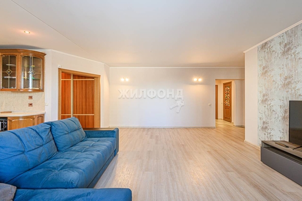 
   Продам 3-комнатную, 83.6 м², Лескова ул, 19

. Фото 9.