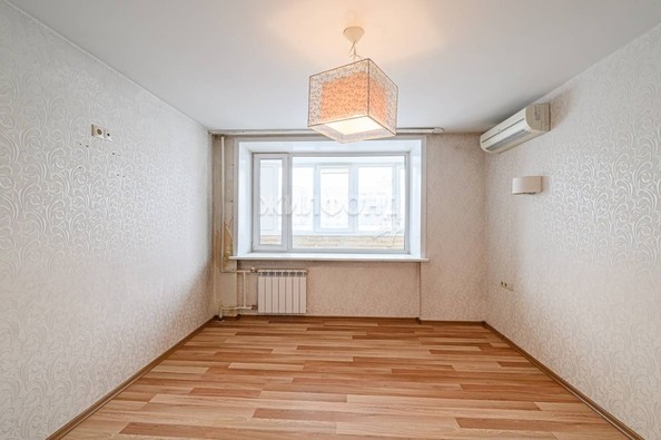 
   Продам 3-комнатную, 59 м², Красный пр-кт, 96

. Фото 9.