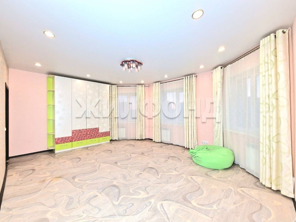 
   Продам 3-комнатную, 100.5 м², Бориса Богаткова ул, 253/4

. Фото 5.