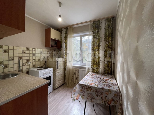 
   Продам 2-комнатную, 44.2 м², Ватутина ул, 49

. Фото 3.