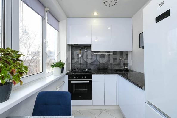 
   Продам 3-комнатную, 57.8 м², Титова ул, 39

. Фото 2.