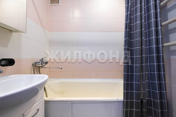 
   Продам 3-комнатную, 57.8 м², Титова ул, 39

. Фото 24.