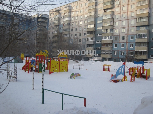 
   Продам 4-комнатную, 77.3 м², В. Высоцкого ул, 13

. Фото 2.