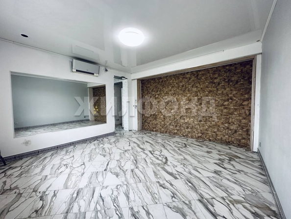 
   Продам 4-комнатную, 121.7 м², 5-й микрорайон, 3/2

. Фото 3.