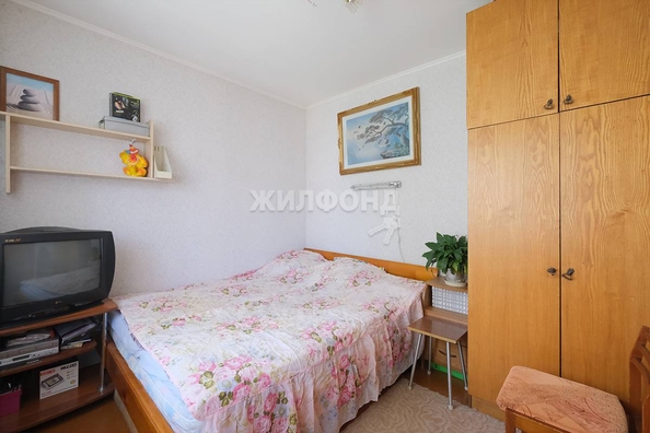 
   Продам 3-комнатную, 48 м², Петухова ул, 108

. Фото 4.