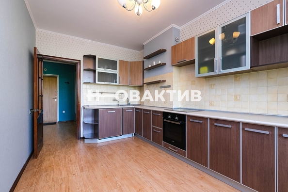 
   Продам 2-комнатную, 65.8 м², Овражная ул, 16

. Фото 3.