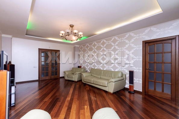 
   Продам 3-комнатную, 109.4 м², Дуси Ковальчук ул, 252

. Фото 4.
