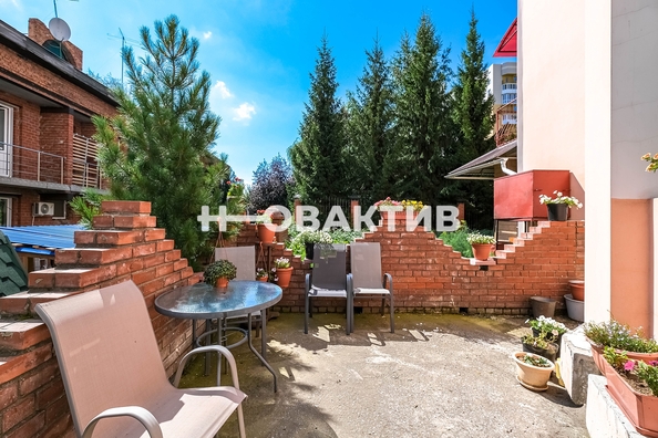 
   Продам таунхаус, 307.1 м², Новосибирск

. Фото 51.