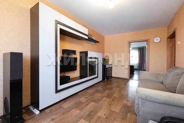 
  Продается 3-комн. квартира, 62.5 м², Ленинградская ул, д. 182
. Фото 7.