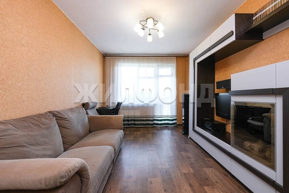 
  Продается 3-комн. квартира, 62.5 м², Ленинградская ул, д. 182
. Фото 9.