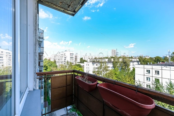 
  Продается 3-комн. квартира, 62.5 м², Ленинградская ул, д. 182
. Фото 4.