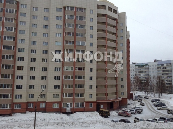 
   Продам 3-комнатную, 104.7 м², 2-й (4 мкр.) кв-л, 233

. Фото 2.