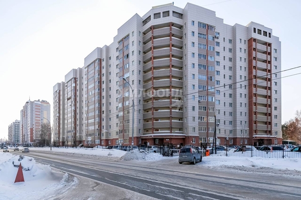 
   Продам 3-комнатную, 104.7 м², 2-й (4 мкр.) кв-л, 233

. Фото 15.