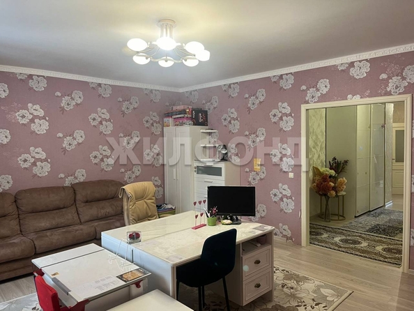 
   Продам 3-комнатную, 104.7 м², 2-й (4 мкр.) кв-л, 233

. Фото 6.