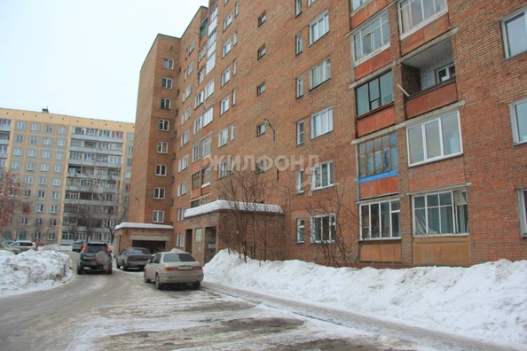 
   Продам 3-комнатную, 63.5 м², Выборная ул, 108

. Фото 2.