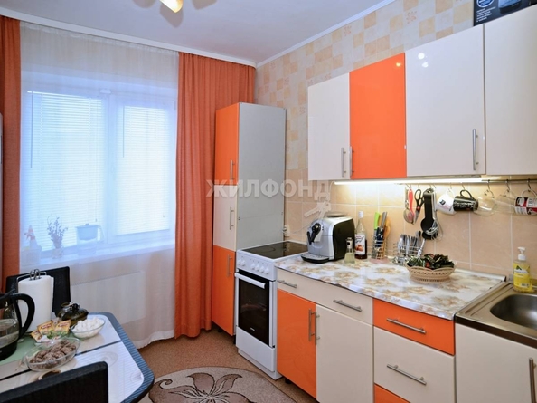 
   Продам 2-комнатную, 53 м², В. Высоцкого ул, 42/3

. Фото 1.