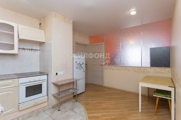 
   Продам 2-комнатную, 56 м², Есенина ул, 12/2

. Фото 2.