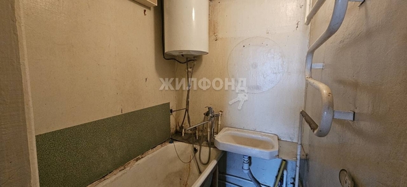 
   Продам 3-комнатную, 58 м², Военный городок ул, 118

. Фото 9.