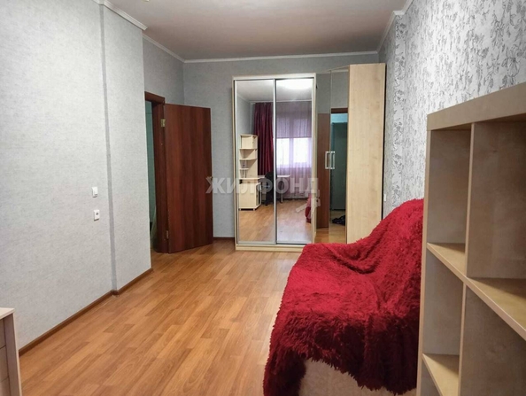 
   Продам 2-комнатную, 57 м², Сухарная ул, 76/3

. Фото 1.