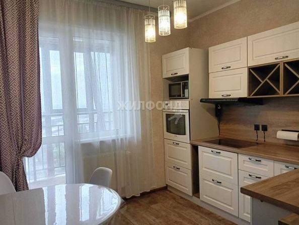 
   Продам 2-комнатную, 57 м², Сухарная ул, 76/3

. Фото 5.