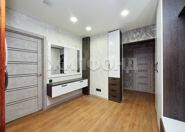 
   Продам 3-комнатную, 62 м², Есенина ул, 8/1

. Фото 1.