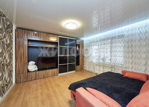 
   Продам 3-комнатную, 62 м², Есенина ул, 8/1

. Фото 4.
