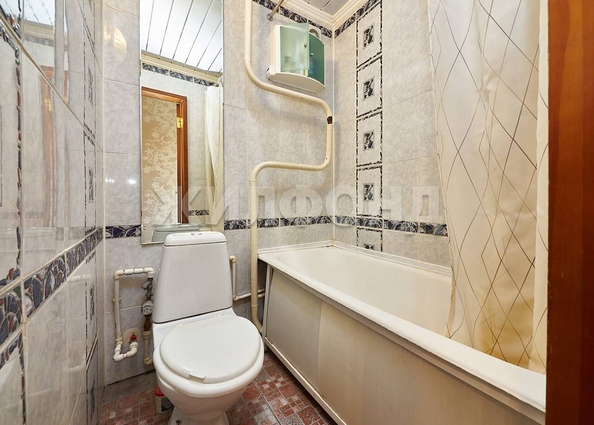 
   Продам 2-комнатную, 43.3 м², Красный пр-кт, 70

. Фото 8.