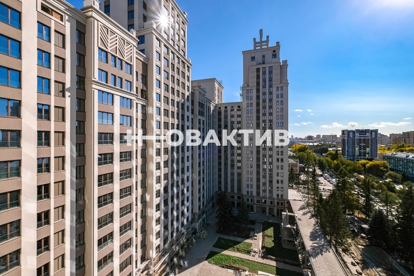 
   Продам 2-комнатную, 60 м², Красный пр-кт, 220

. Фото 1.