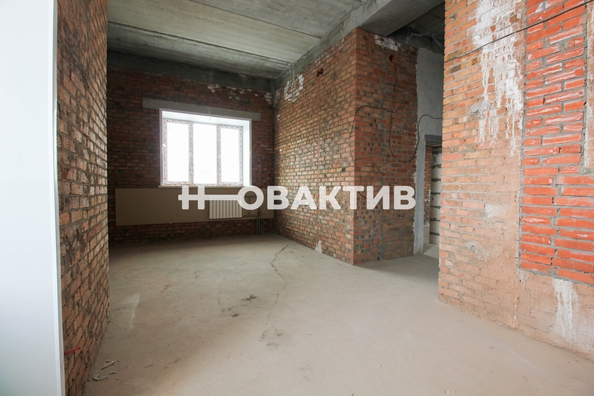 
   Продам 3-комнатную, 77.8 м², Молодежи б-р, 15

. Фото 7.