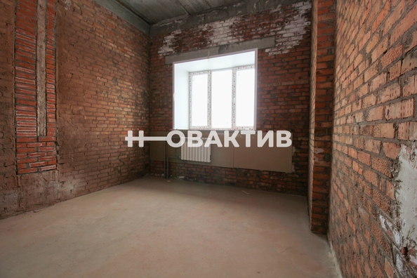 
   Продам 3-комнатную, 77.8 м², Молодежи б-р, 15

. Фото 16.