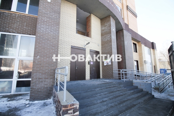 
   Продам 3-комнатную, 77.8 м², Молодежи б-р, 15

. Фото 24.