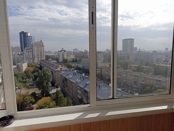 
   Продам 1-комнатную, 50 м², Челюскинцев ул, 48/1

. Фото 18.