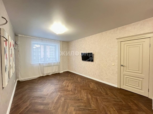 
   Продам 1-комнатную, 37.9 м², Романтиков ул, 26

. Фото 2.