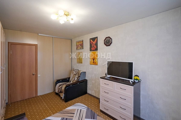 
   Продам 2-комнатную, 43.2 м², Петухова ул, 114

. Фото 2.