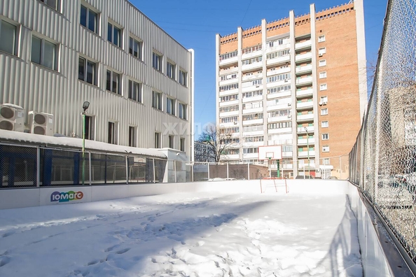 
   Продам 3-комнатную, 56.4 м², Челюскинцев ул, 18

. Фото 22.