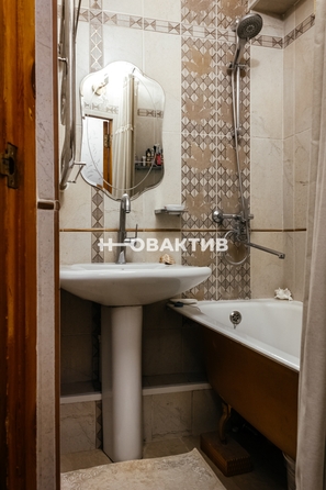 
   Продам 4-комнатную, 68.3 м², Героев Революции ул, 30/1

. Фото 15.