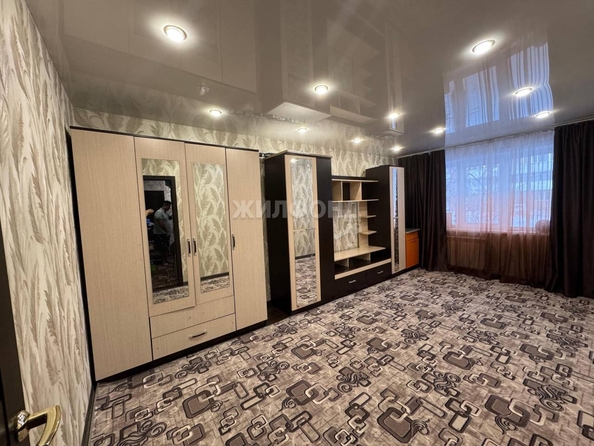 
   Продам 2-комнатную, 43.7 м², Петухова ул, 130

. Фото 4.