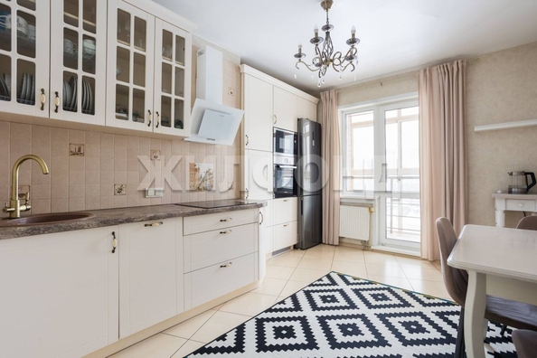 
  Продается 3-комн. квартира, 91.8 м², Чехова ул, д. 111
. Фото 2.