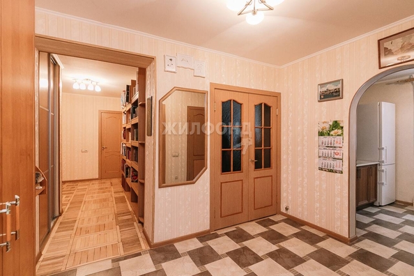 
   Продам 3-комнатную, 86 м², Краснообск, 42

. Фото 2.