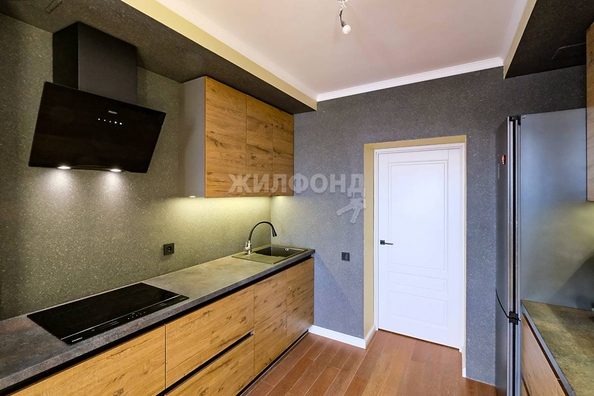 
   Продам 2-комнатную, 82.8 м², Добролюбова ул, 18/1

. Фото 9.