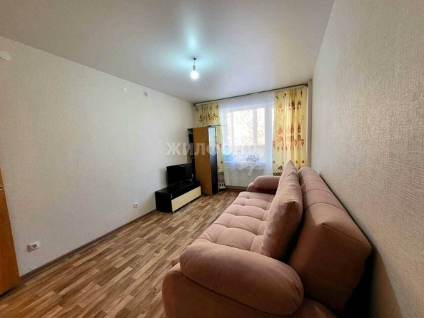 
   Продам 1-комнатную, 32 м², Петухова ул, 95/4

. Фото 3.