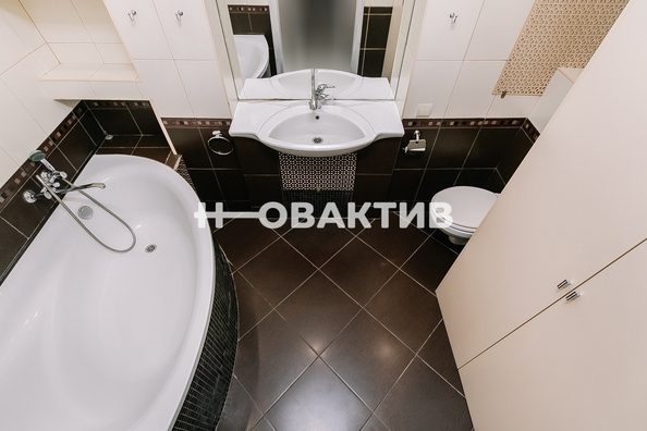 
   Продам 2-комнатную, 55.4 м², Объединения ул, 24

. Фото 10.