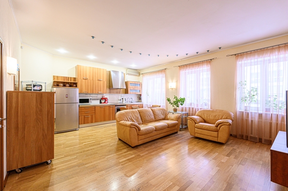 
   Продам 3-комнатную, 80 м², Коммунистическая ул, 26

. Фото 1.