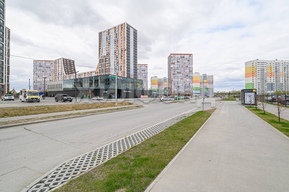 
   Продам 4-комнатную, 92.6 м², Ясный Берег ул, 12

. Фото 1.