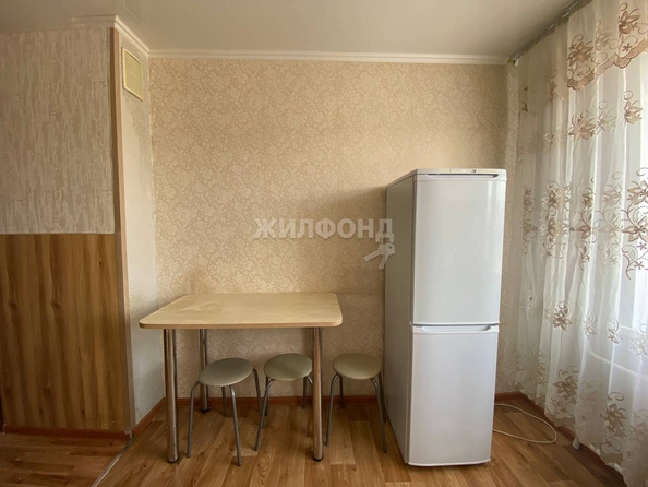 
   Продам 1-комнатную, 33.5 м², Объединения ул, 23

. Фото 6.